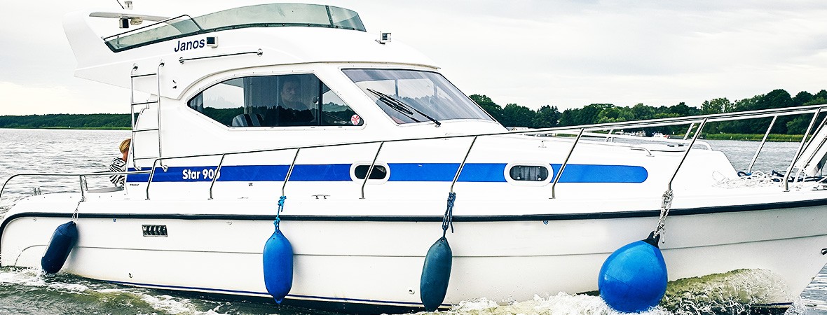 Yachtcharter-Kehl-Himmelpfort-Bootsverleih-Star900